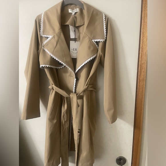 Ellen Reyes Beige w/ White Lace Trim Detail Small/Petite Belted Trench Coat NWT - Picture 1 of 15